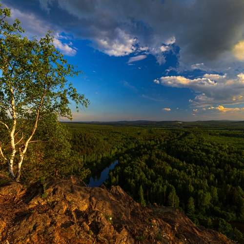 В последних солнечных лучах.
