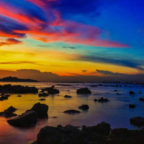 \"Echoes of the Strange Sky\" (Gema dari Langit Aneh)