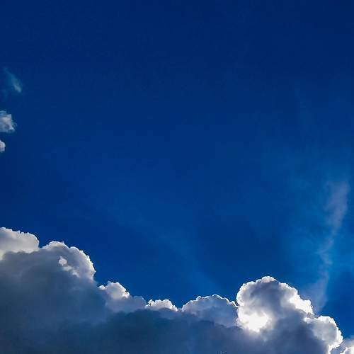 Singkap Cahaya di Balik Awan