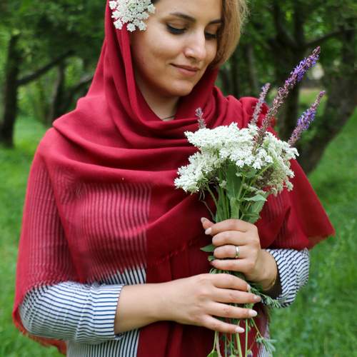 پرتره زن با گل