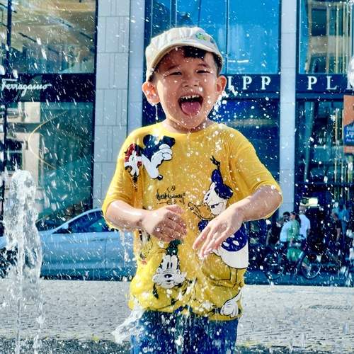 The Splash of Pure Energy