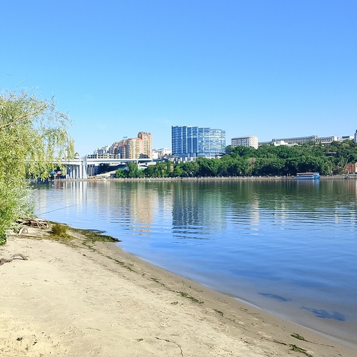 Вид на Ворошиловский мост с левого берега Дона