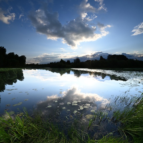 небо в озере