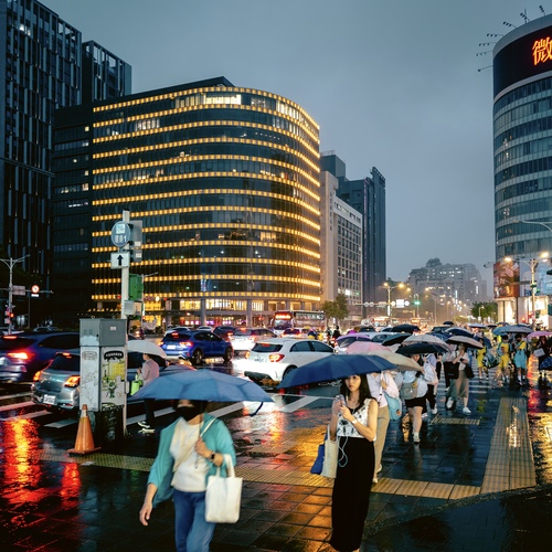 Hurried Crowds in the Rain