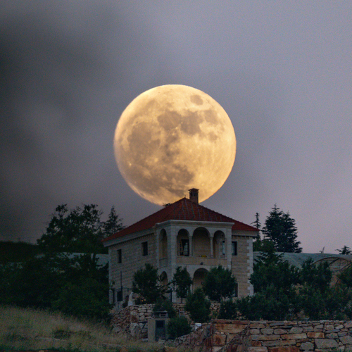 Majestic moon - Laklouk