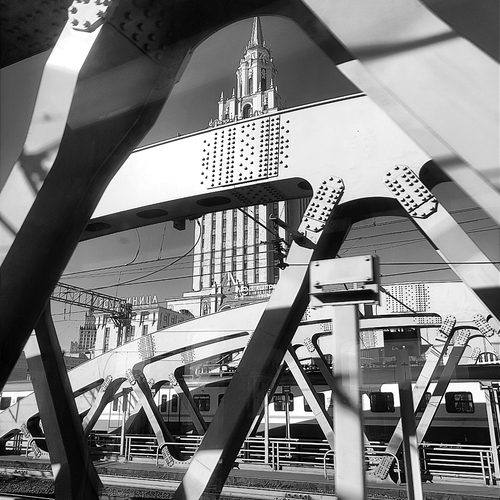 Величие — лишь фрагмент в заклёпках