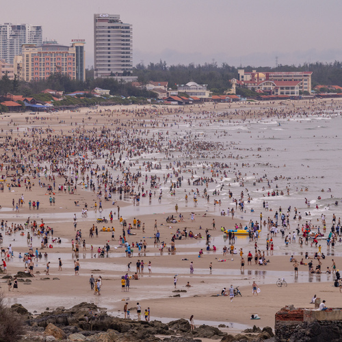 Crowded Shore – Summer Life on the Beach