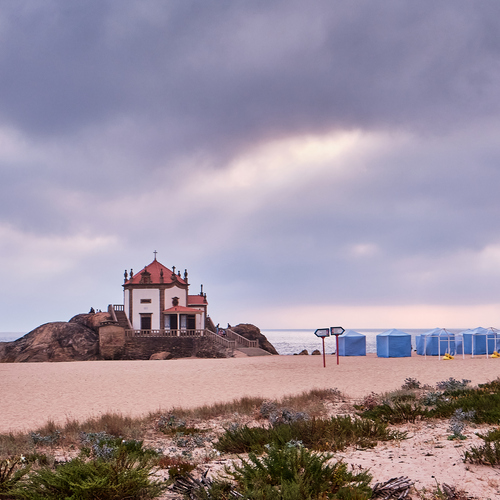 La Iglesia que Desafió al Mar