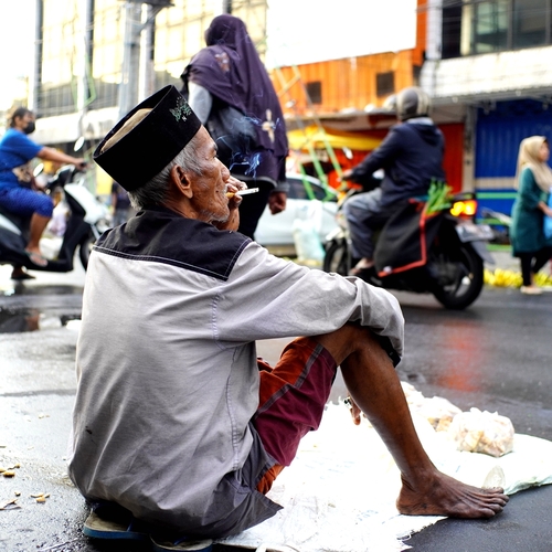 An elderly Indonesian man
