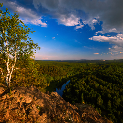 В последних солнечных лучах.