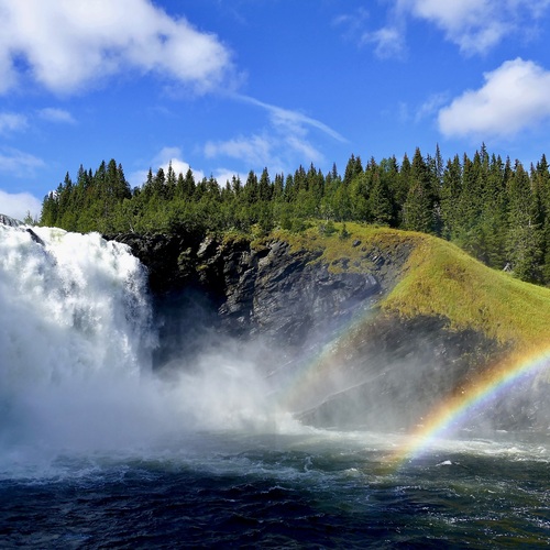 The waterfall\'s rainbow