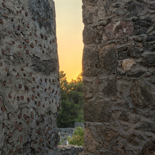 A rift into antiquity