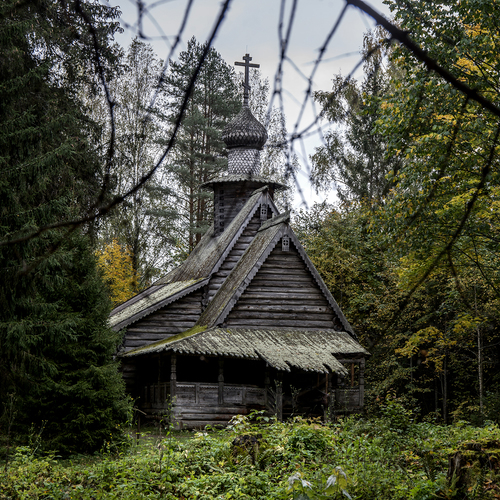 Храм в чаще лесной