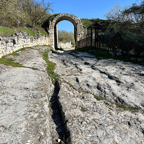 Каменная колея истории / The Stone Rut of History