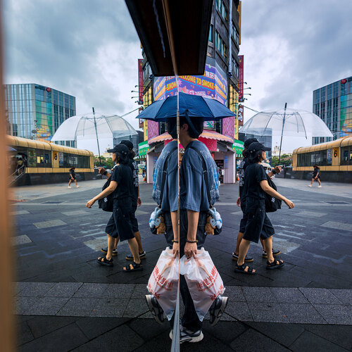 Symmetrical Commute