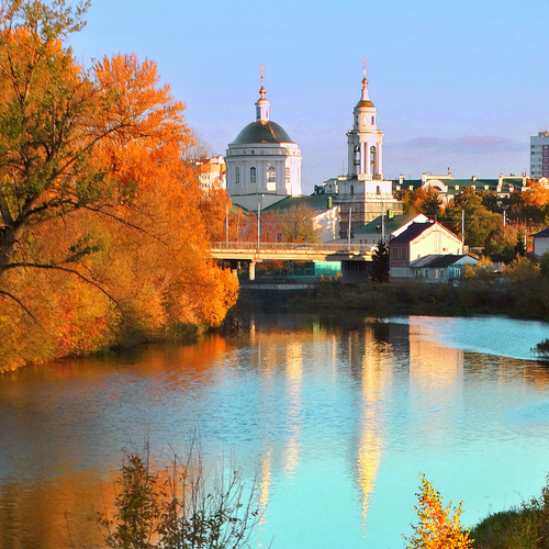 Осень на реке Орлик в городе