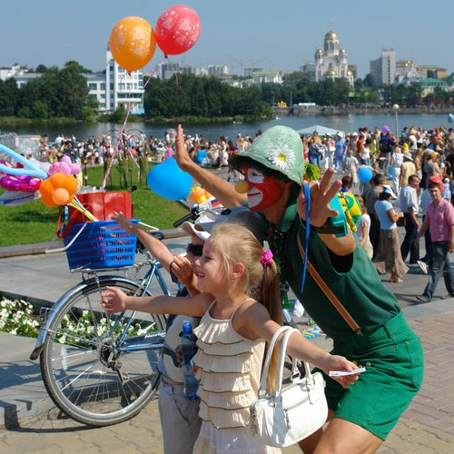 ВЕСЕЛЬЕ  С  КЛОУНОМ…