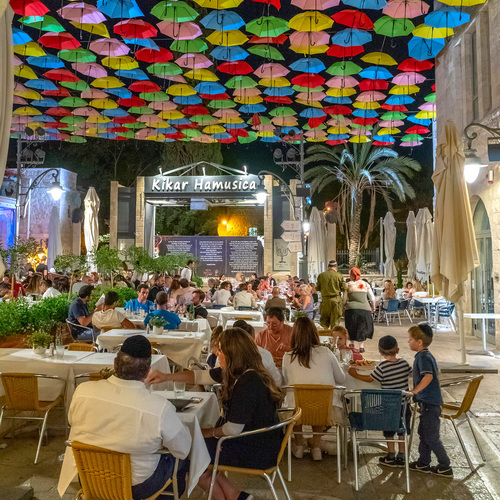 An Evening Beneath Colourful Umbrellas / Вечер под разноцветными зонтами
