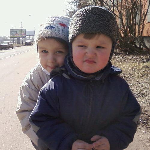 опять она лезет с обнимашками