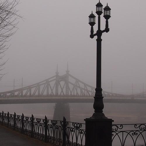 За туманом