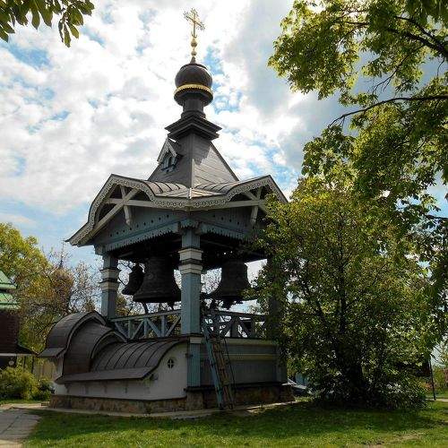Старинная колокольня