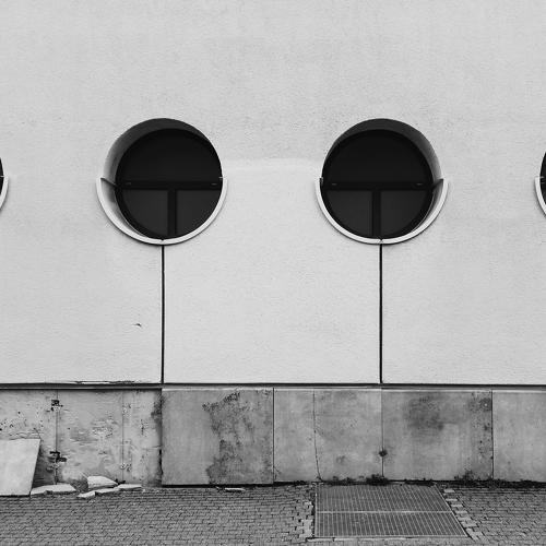 4 heads