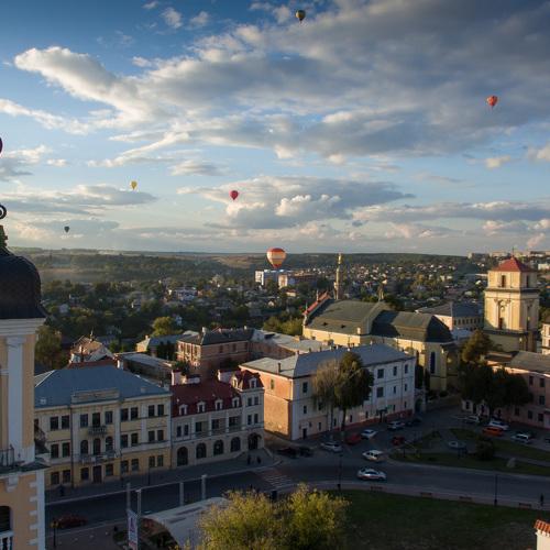 Воздушные шары над Старым городом. Balloons over the Old town.