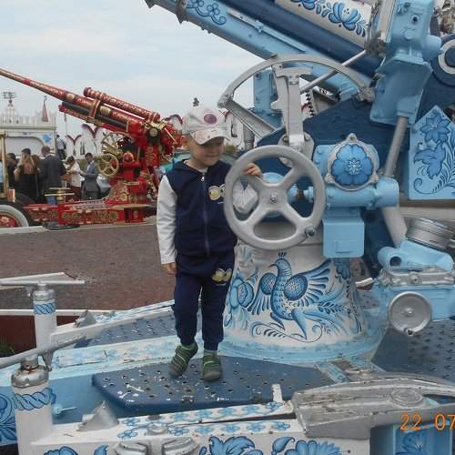 ПЕРЕД ИЗМАЙЛОВСКИМ КРЕМЛЕМ
