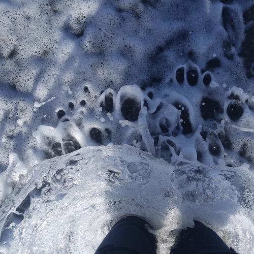Crashing waves