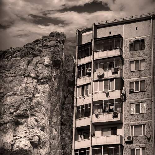 Две скалы
