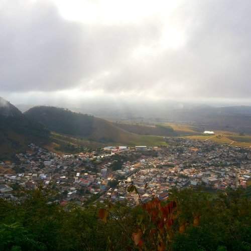 Uma cidade no meio do vale