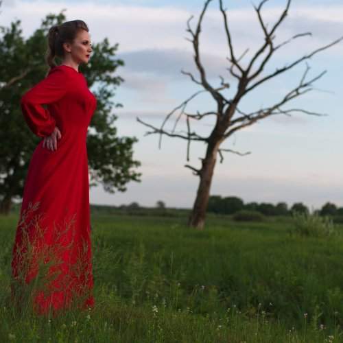 lady in red
