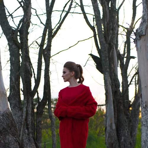 lady in red