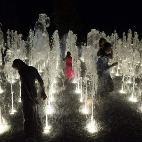 Singing fountain