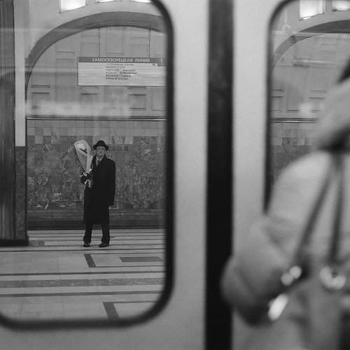 Мужчина с букетом