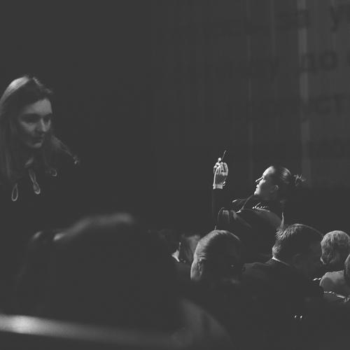 в ожидании занавеса