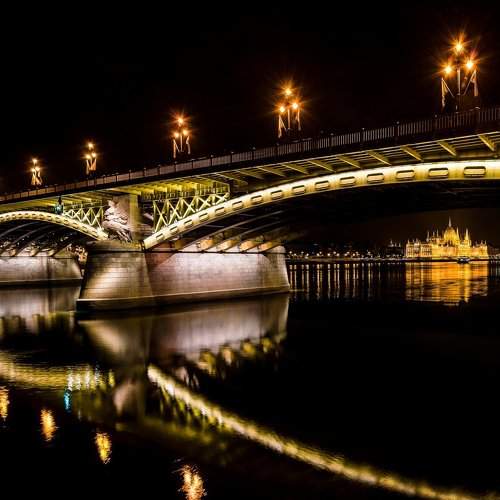 Под мостом.  Under the bridge.