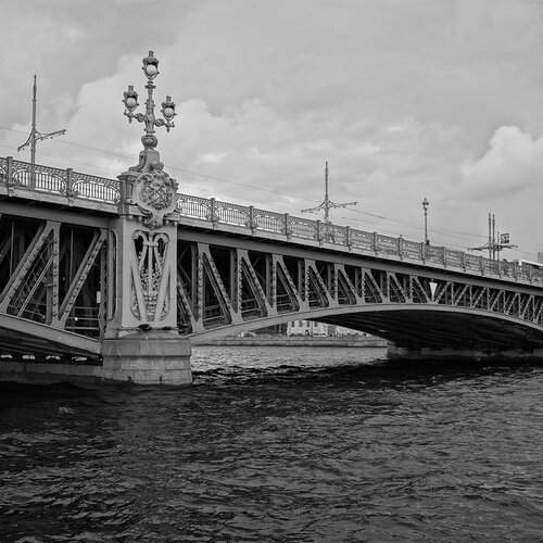 Троицкий мост, после летнего дождя