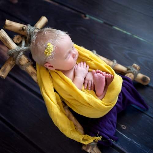 Девочка в гамачке