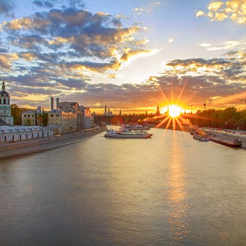 Майский вечер над Москвой-рекой