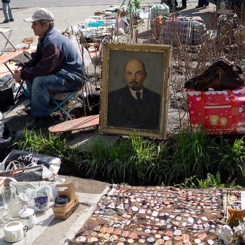 Lenin at the bazar