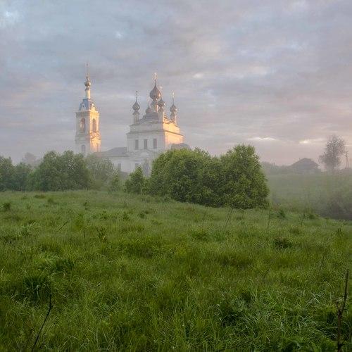 На рассвете.