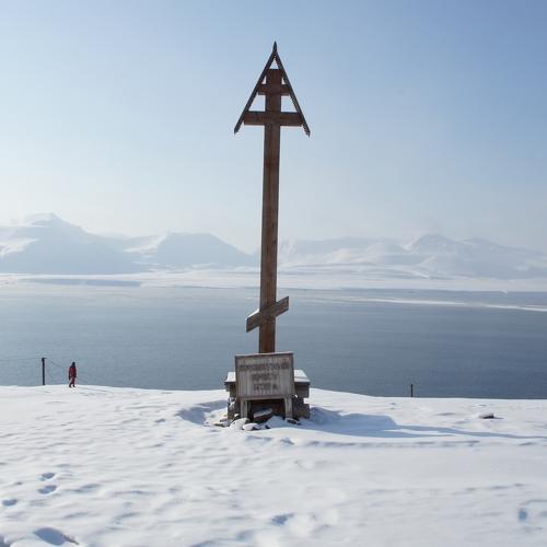 Шпицберген. Памятный крест.