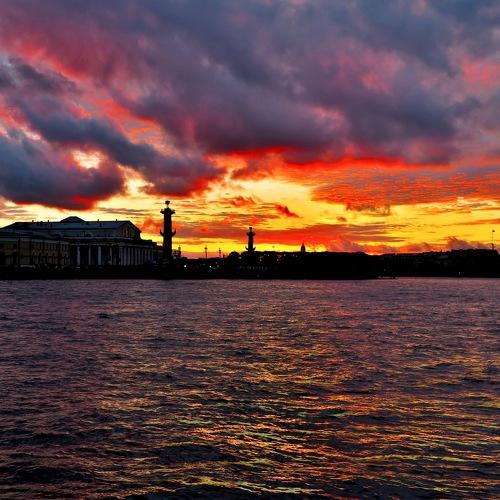 Закатное зарево над Невой