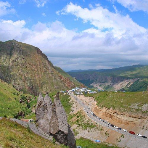 Вид на долину Джилы Су в КБР.