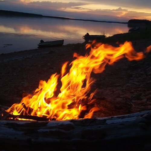 У воды