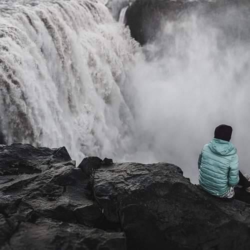 На краю водопада Dettifoss, Исландия