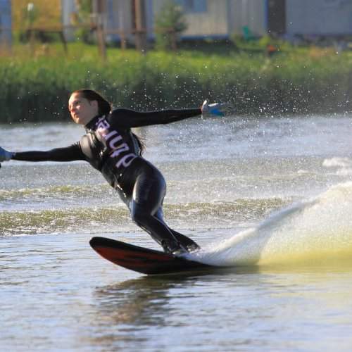 Воднолыжница