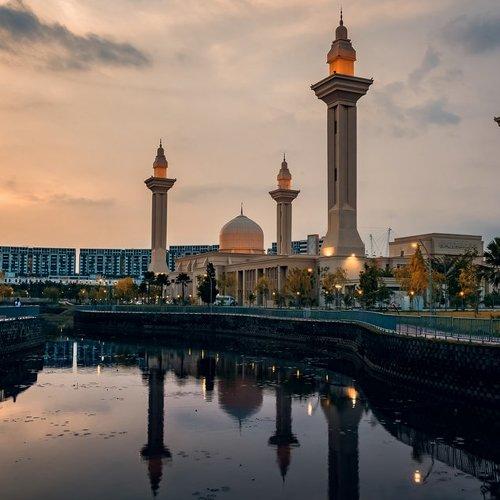 Bukit Jelutong Malaysia Mosque during sunset.