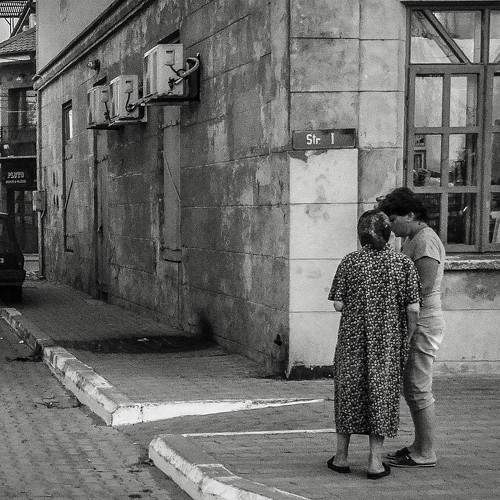 little chat at the corner